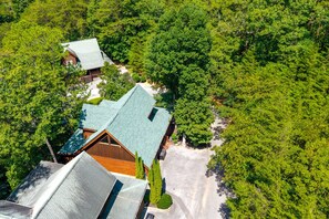 Exterior - Simply Amazing - Game Tables and Hot Tub (Sevierville)