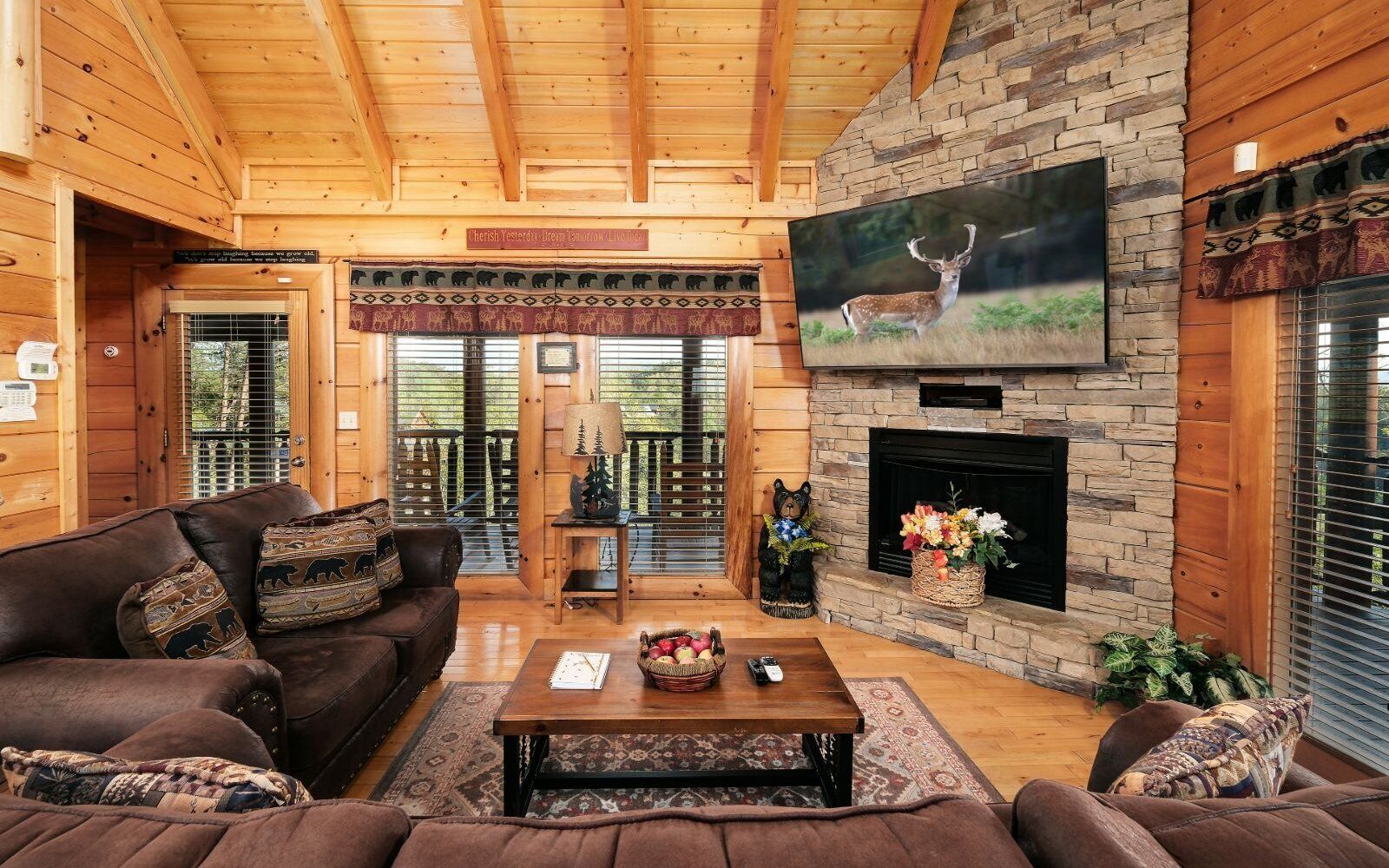 Oh Yea - Pet Friendly, Hot Tub & Games Reviews, Deals & Photos