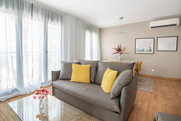 TV - Apartamentos Haro (Haro)