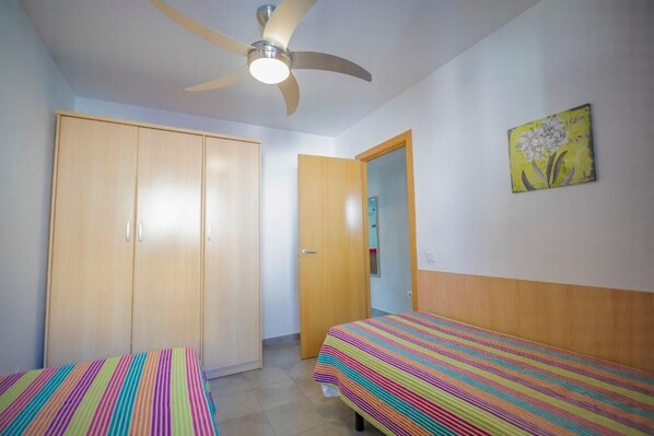 1 bedroom, bed sheets