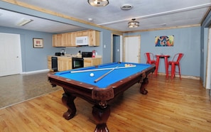Games room - Red Oak Lodge - Downtown large-group cabin! (Gatlinburg)