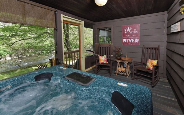 Indoor spa tub