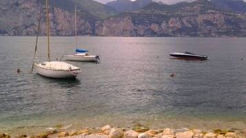 Una spiaggia nelle vicinanze