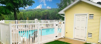 Cozy Cabin! Amazing Location in Fish Creek! Pool!