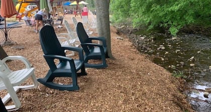 Cozy Cabin! Amazing Location in Fish Creek! Pool!