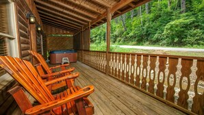 Terrace/patio - Grove Creek Cabin | Creekside Retreat with Hot Tub, Jetted Tub & Gas Fireplace (Gatlinburg)