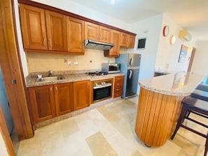 Fridge, microwave, oven, stovetop