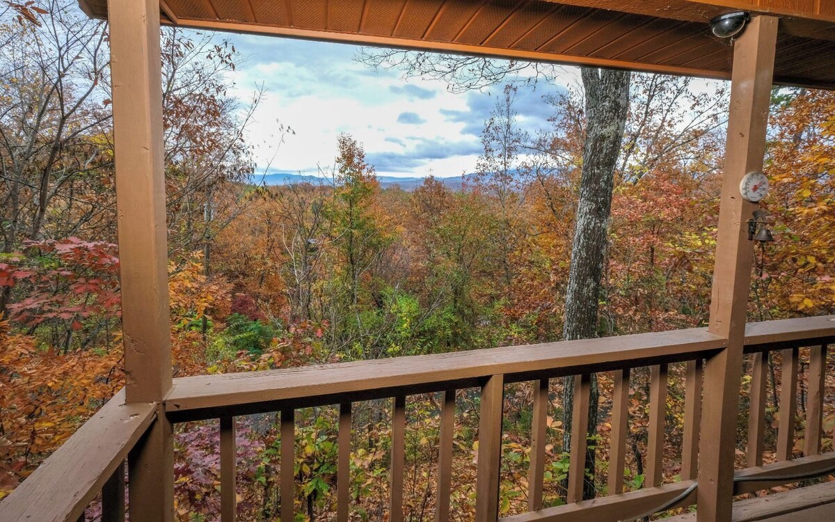 Serenity - Pet-Friendly, Xbox, Keurig, Outdoor Hot Tub, Wood-Burning Fireplace