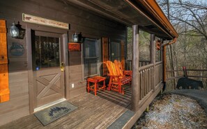 Terrace/patio - The Looney Bin - Pool table and hot tub (Sevierville)