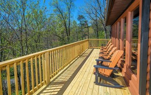Property grounds - Rocky Top - Pets Welcome, Wireless Internet, Firepit, Hot Tub, Big Screen TV (Pigeon Forge)