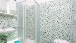 Shower, bidet, towels
