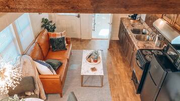 雪櫃、微波爐、焗爐、爐具