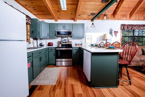 冰箱、微波炉、烤箱、炉灶