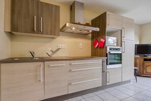 Kühlschrank, Mikrowelle, Ofen, Geschirrspüler