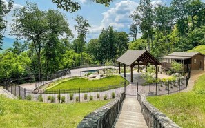 Property grounds - Pop A Bear - Golf Course Views and hot tub (Gatlinburg)