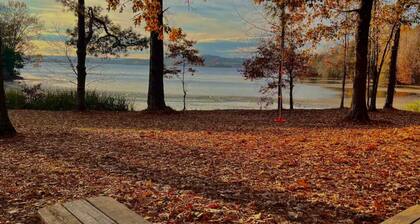Tiny House Glamping Retreat- 670+ Acres Private Property on Lake Guntersville