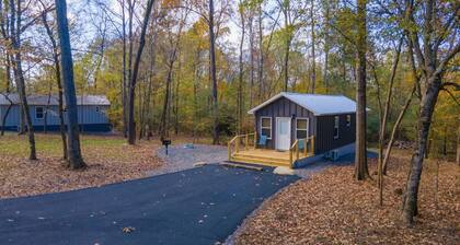 Tiny House Glamping Retreat- 670+ Acres Private Property on Lake Guntersville