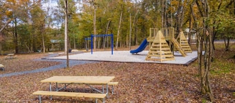 Tiny House Glamping Retreat- 670+ Acres Private Property on Lake Guntersville