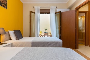 House | 3 bedrooms, iron/ironing board, free WiFi, bed sheets