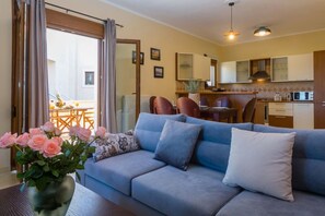 House | Living room | 30-inch TV with digital channels, fireplace