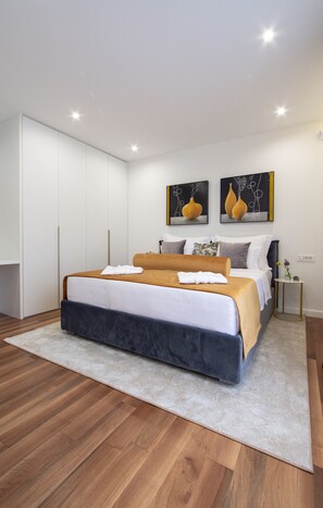 4 bedrooms, iron/ironing board, free WiFi, bed sheets