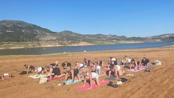 Playa en los alrededores y toallas de playa