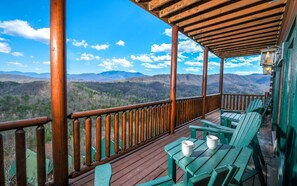 Property grounds - Deer Leap - Pet Friendly, Mountain Views, Air Hockey, Poker, Theater (Pigeon Forge)