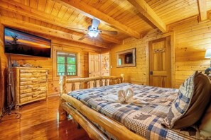 1 bedroom, WiFi, bed sheets - Knotty and Nice - S'mores by the Firepit (Sevierville)