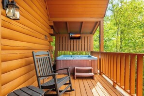 Outdoor spa tub - Knotty and Nice | Pigeon Forge Cabin | Hot Tub, Fire Pit + Arcade (Sevierville)