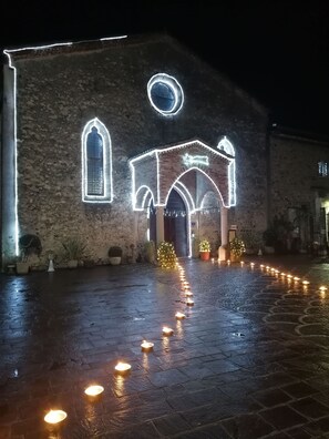 Exterior - B&B Summer Solstice.Intimate, surrounded by greenery. CIN:IT017171C1ARRG5CEF (San Felice del Benaco)