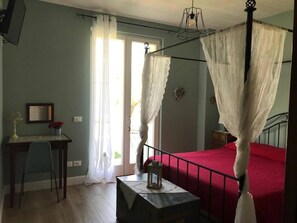 1 bedroom, free WiFi, bed sheets, wheelchair access - B&B Summer Solstice.Intimate, surrounded by greenery. CIN:IT017171C1ARRG5CEF (San Felice del Benaco)