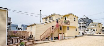 Charming Beach House Steps From Boardwalk w/ Free Parking & Badges