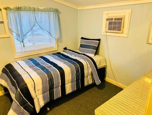 3 bedrooms, free WiFi, bed sheets - Charming Beach House Steps From Boardwalk w/ Free Parking & Badges (Seaside Heights)