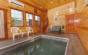 Indoor pool - Savannah Splash - Indoor pool, pet-friendly, hot tub, game room, and more! (Sevierville)