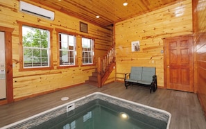 Interior - Savannah Splash - Indoor pool, pet-friendly, hot tub, game room, and more! (Sevierville)