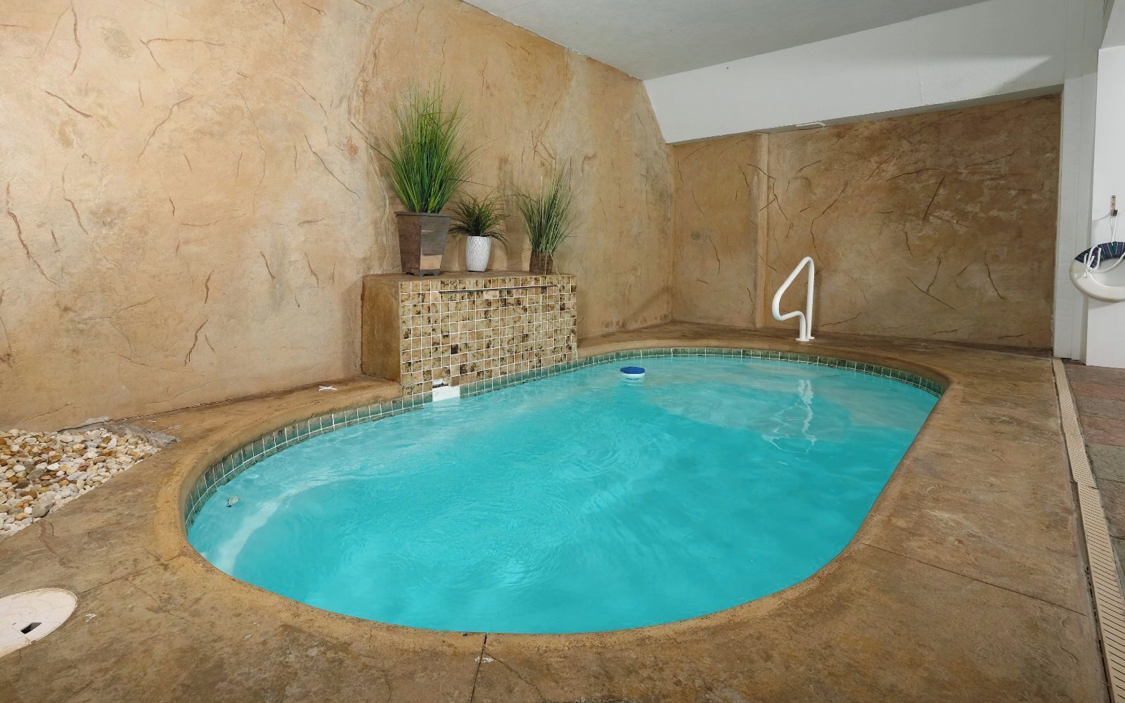 Gatlinburg Secret Splash - Indoor Pool & Hot Tub