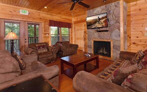 Televisio, takka, pöytäjalkapallopöytä