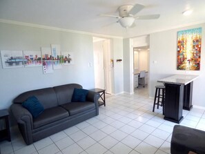 Living area - Beach One Bedroom 17 (Ocho Rios)