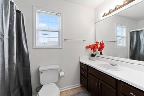 Secador de pelo, toallas