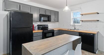 Entire home*Walking distance to Fort Campbell, KY