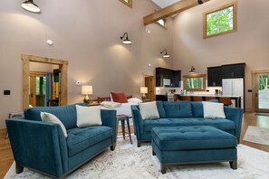 Smart TV, fireplace, DVD player, stereo