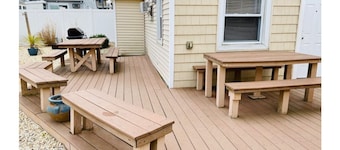 Relaxing Ocean Block Retreat w/ Free Parking, Outdoor Shower & Badges
