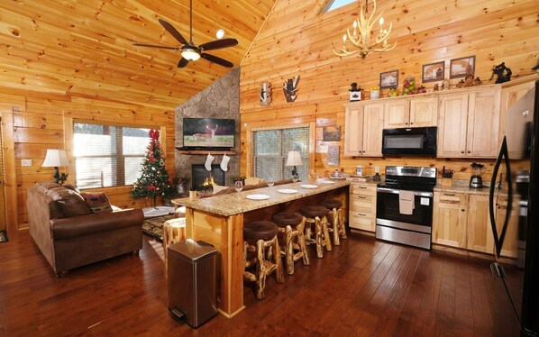 Fridge, microwave, oven, stovetop - Charlie Brown's Cabin - Steamy Hot Tub, Speedy Wi-Fi, Fun Loft Game Room (Sevierville)
