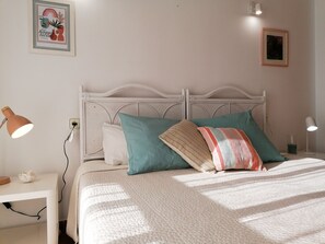 2 chambres, fer et planche à repasser, Wi-Fi, draps fournis