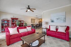 Tv, dvd-afspiller, bøger