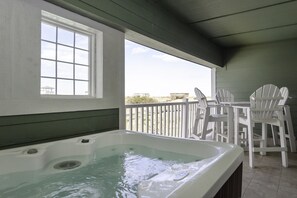 Outdoor dining - FFR101 Wright Idea by First Flight Rentals (Kill Devil Hills)