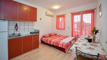 1 chambre, Wi-Fi gratuit, draps fournis
