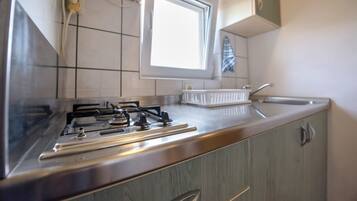 KylskÄp, mikrovÄgsugn, spishÀll och diskmaskin