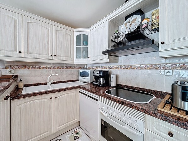 Frigorífic, microones, forn i rentaplats 