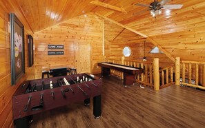 Game room - Splash 'N More - Private Indoor Pool, Wi-Fi, & Game Room! (Sevierville)